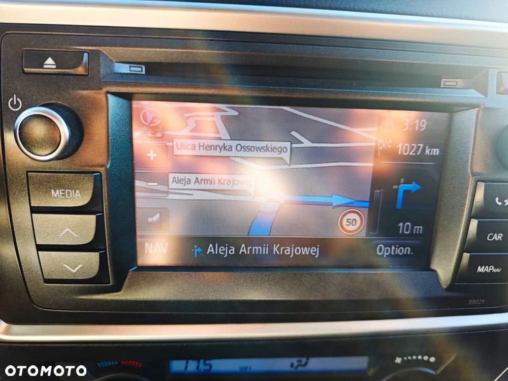 Toyota Auris 2.0 D-4D Premium Comfort - 21