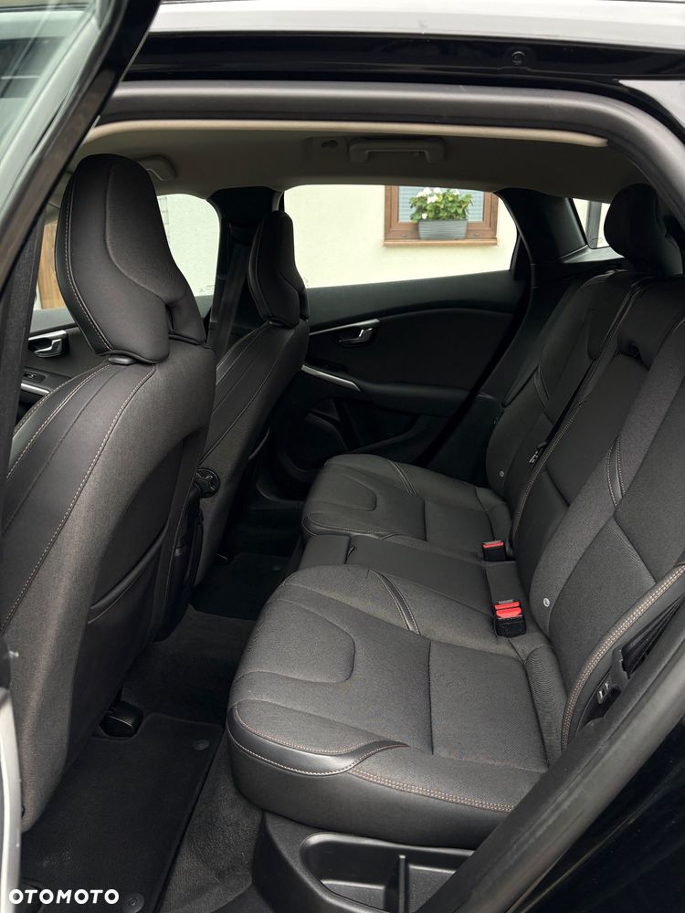 Volvo V40 Cross Country D2 Momentum - 14