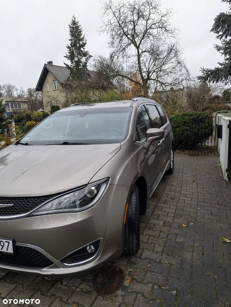 Chrysler Pacifica - 2