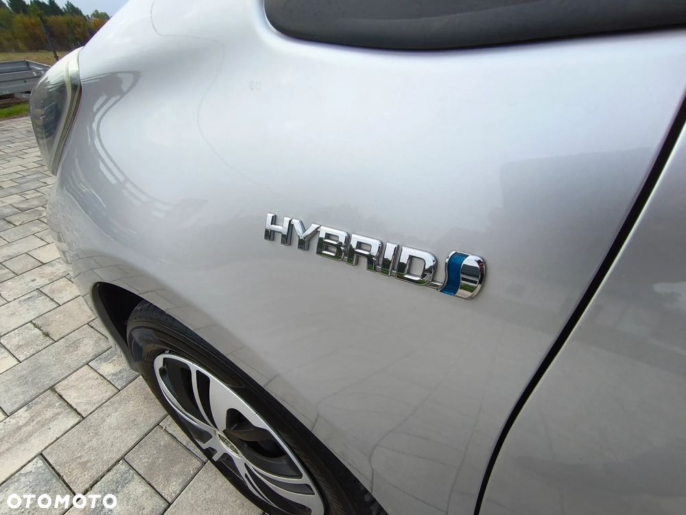 Toyota Yaris Hybrid 100 Sol - 29