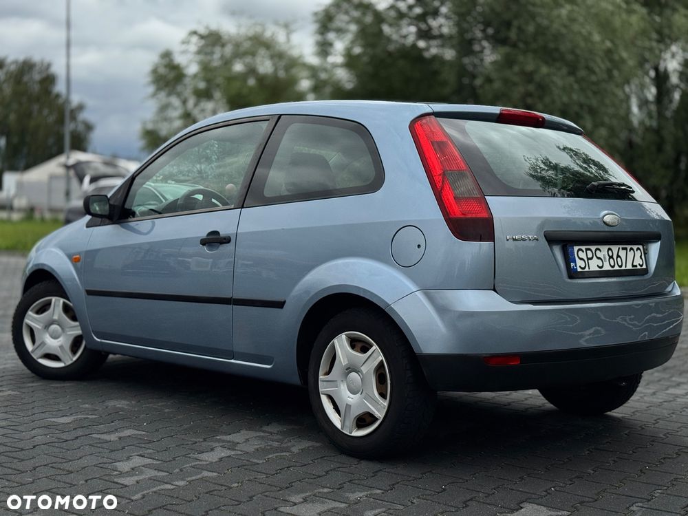 Ford Fiesta 1.3 Ambiente - 2