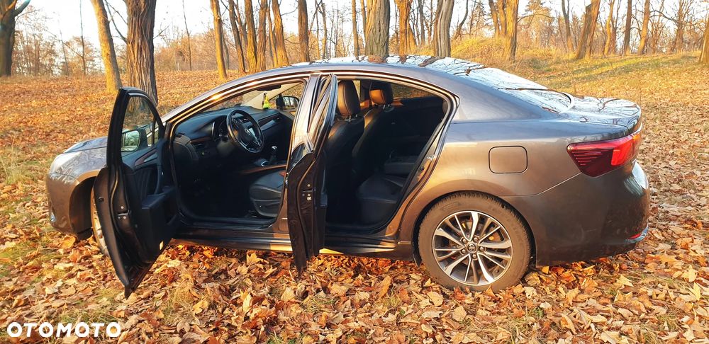 Toyota Avensis 1.8 Prestige - 18