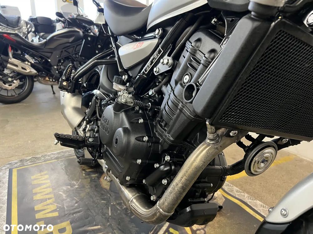 Royal Enfield Guerrilla - 20