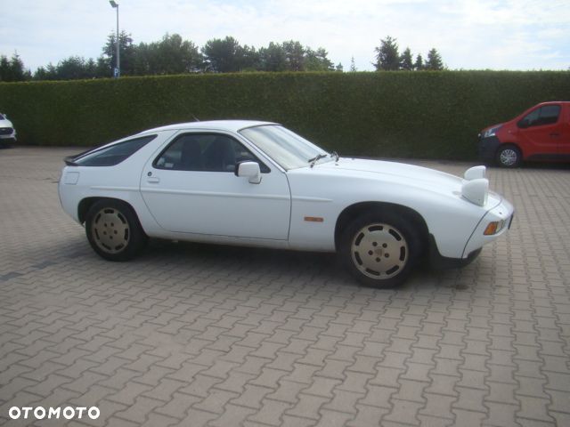 Porsche 928 - 6