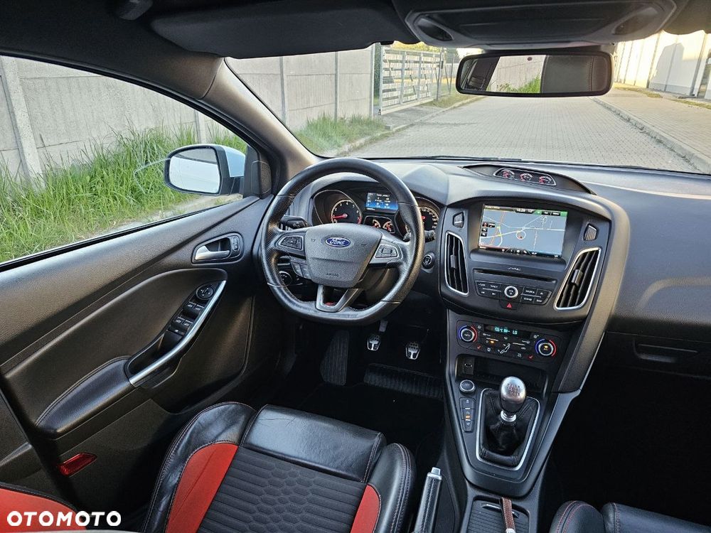 Ford Focus 2.0 EcoBoost ST mit Leder-Sport-Paket - 31