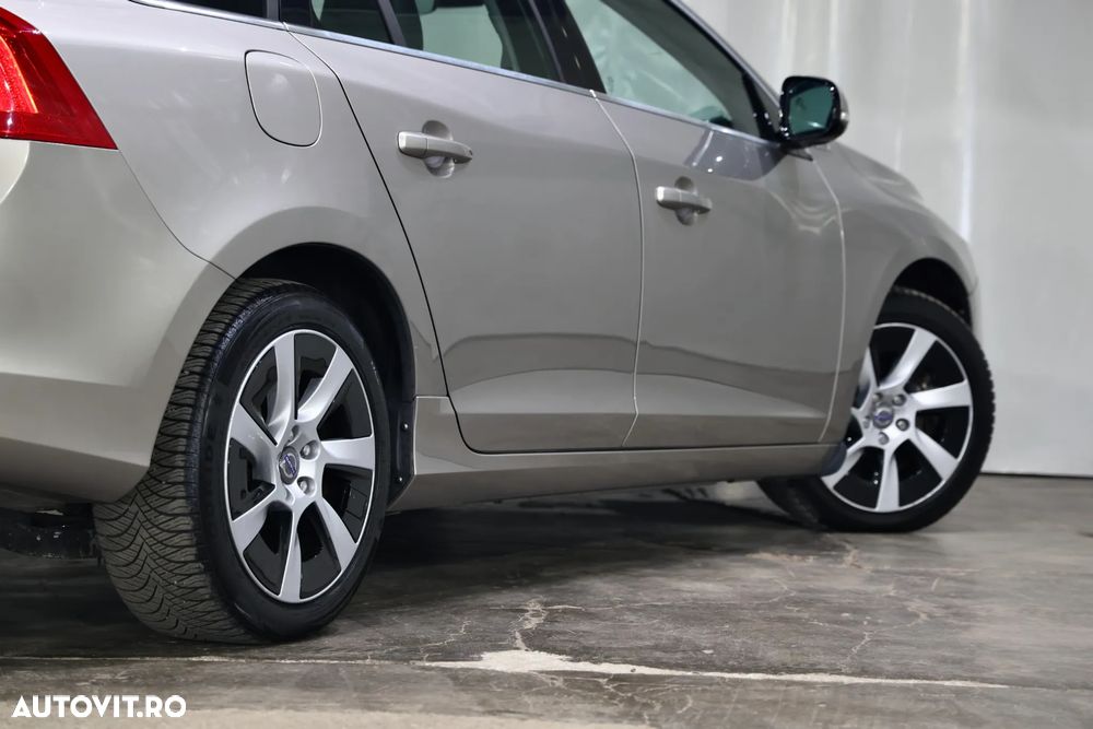 Volvo V60 D6 Plug-In-Hybrid AWD Geartronic Momentum - 32