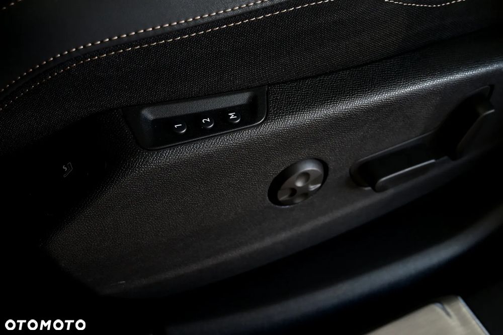 Peugeot 3008 1.6 PureTech Hybrid4 PHEV GT S&S EAT8 - 31