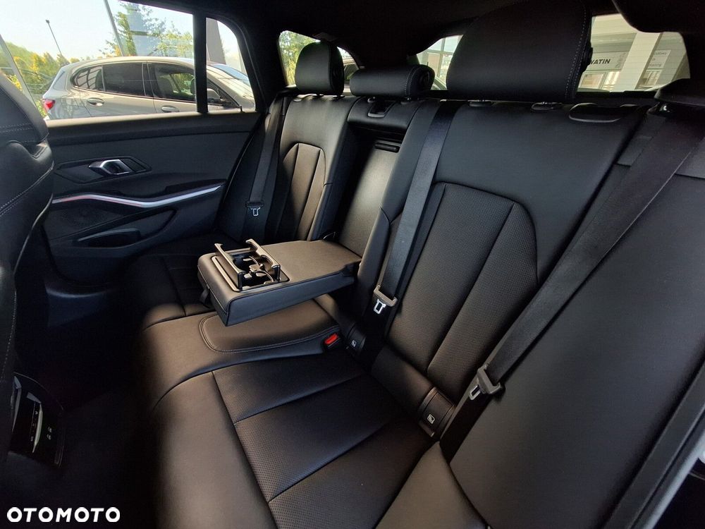 BMW Seria 3 320d xDrive mHEV M Sport - 23