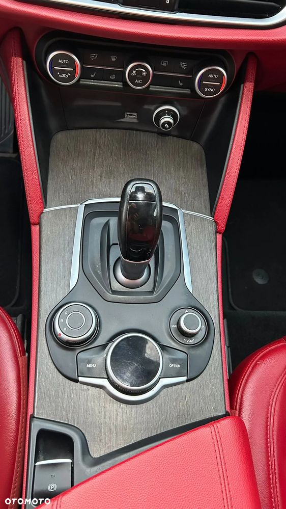 Alfa Romeo Stelvio 2.0 Turbo 16V AT8-Q4 Executive - 9