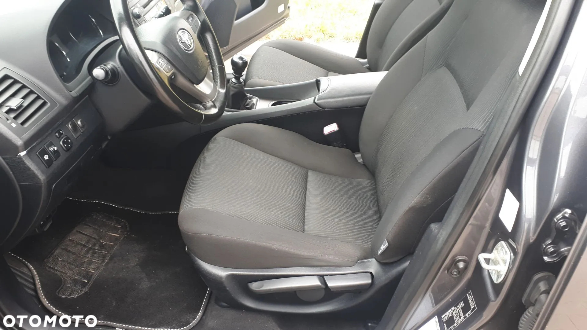 Toyota Avensis 1.6 Luna - 10
