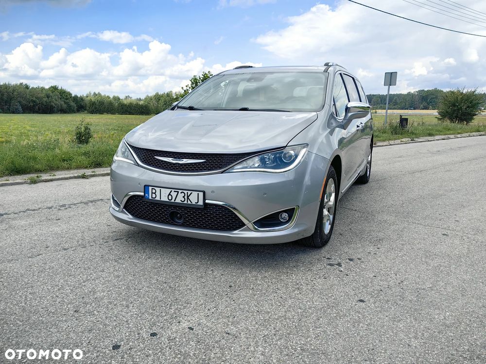 Chrysler Pacifica - 1