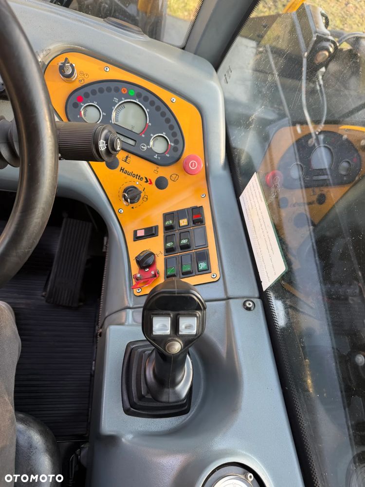 Haulotte HTL 4017 Ładowarka Teleskopowa Dźwig 17m. z Bocianem 22m. Łyżka szufla. widły z Hydraulicznym posuwem! Maszyna z Komuny Norweskiej! Jak Nowa z Salonu. DEKRA aktualna na cały osprzęt! Kamera + szybkozłącze! Bocian 5m. Szybka wolna jazda! Pełna Dokumentacja Serwisowa! Opony zero zużycia! Zero luzów i wycieków! Stabilizatory 2ośie. Wielka Okazja 3430 mtg! Webasto. Gniazdo 220v. Bogata Wersja Norweska - 31