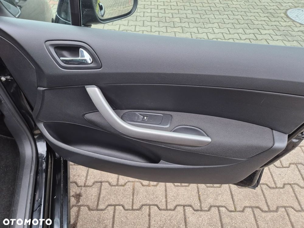 Peugeot 308 HDi FAP 140 Family - 24