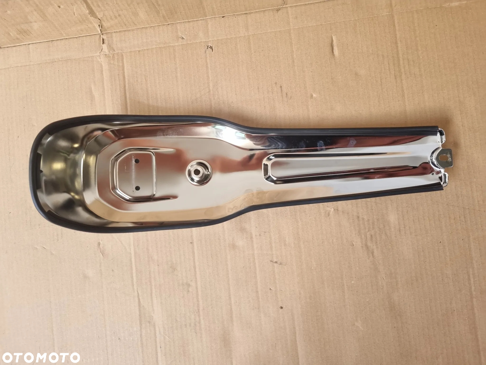 Harley Davidson Softail Breakout Konsola Krawat na zbiornik Osłona CVO - 3