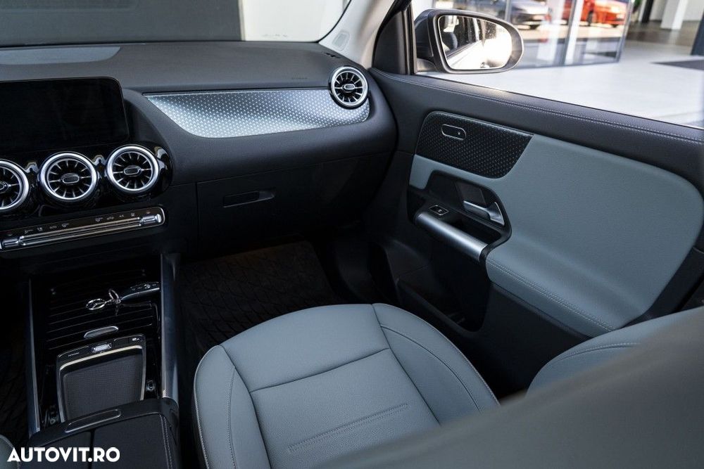 Mercedes-Benz EQA - 10