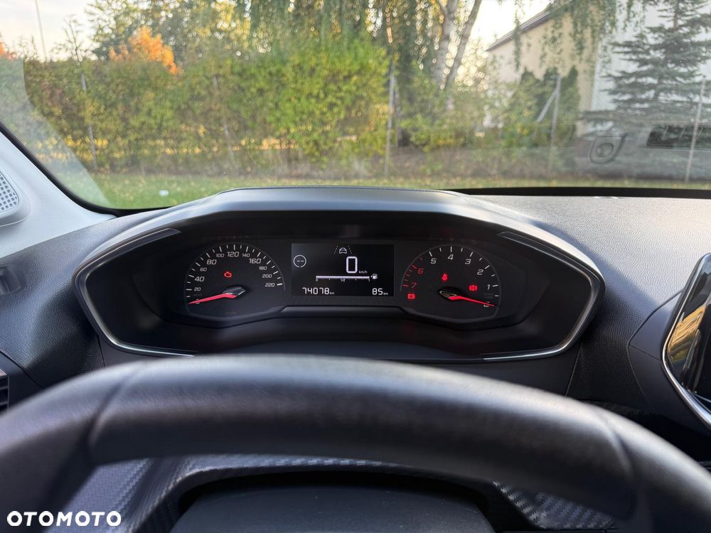 Peugeot 208 - 5