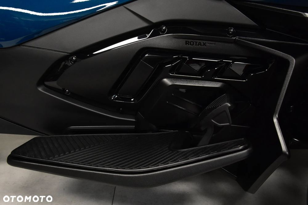 Can-Am Spyder - 25