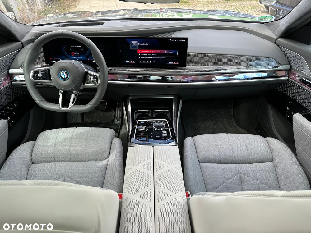 BMW i7 105.7kWh M70 xDrive - 8