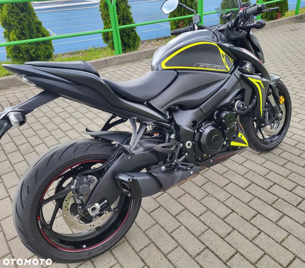 Suzuki GSX 1000 - 3