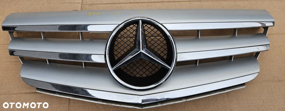 Mercedes B W245 grill atrapa - 1