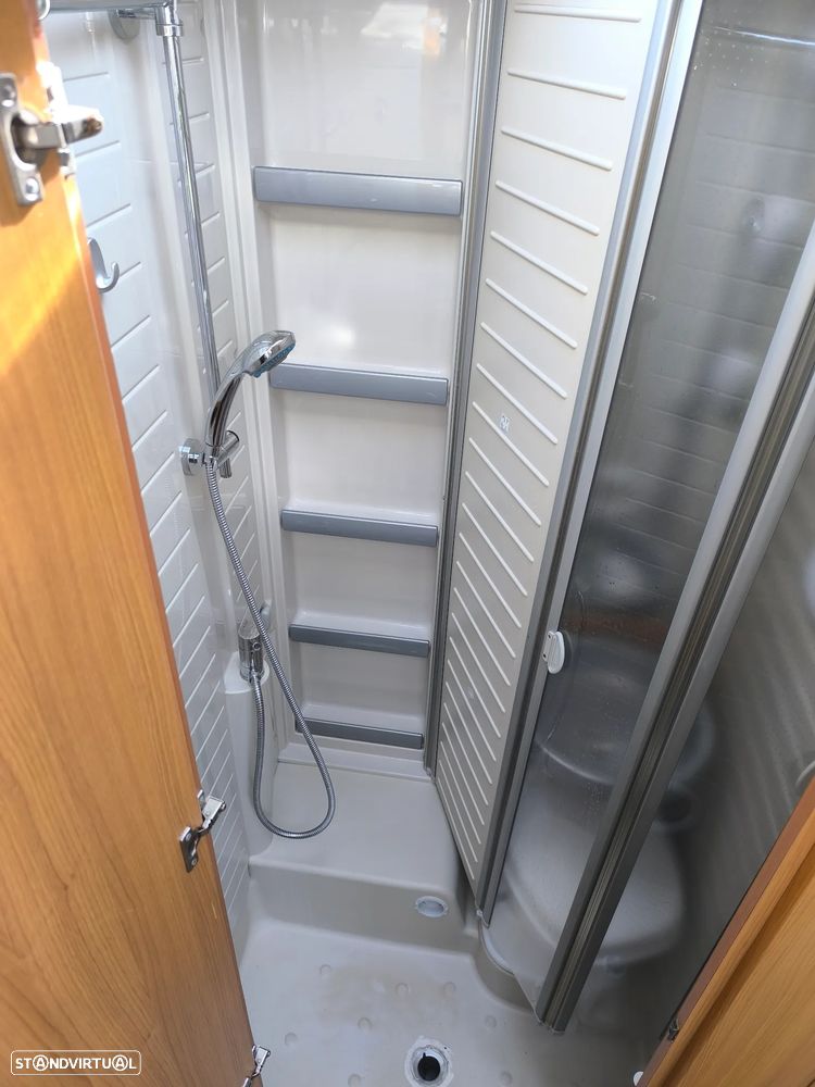 Burstner Nexxo Cama central apenas 6.8M - 11
