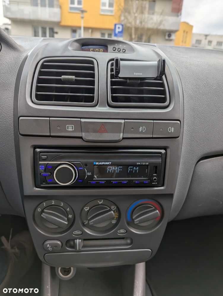 Hyundai Accent 1.5 Comfort - 23