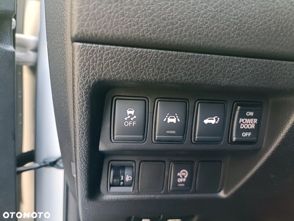 Nissan X-Trail 2.0 dCi N-Connecta 4WD 7os - 28