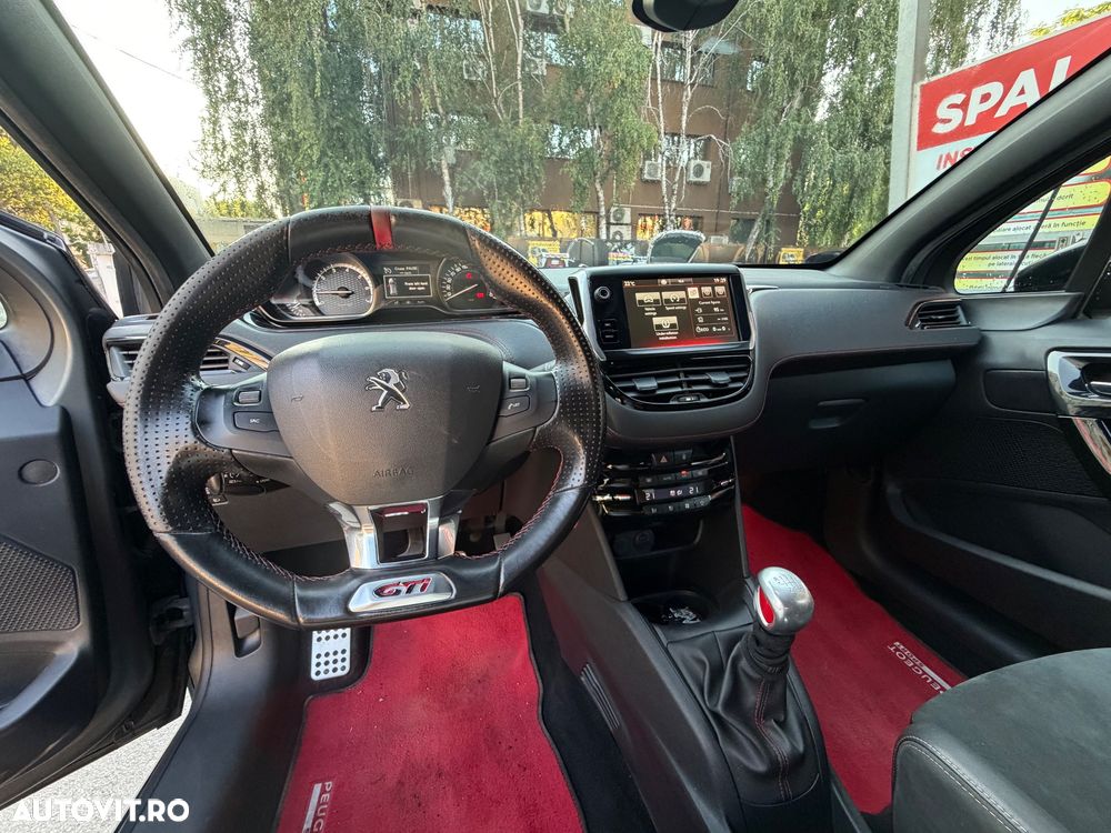 Peugeot 208 GTI 1.6 L THP - 10
