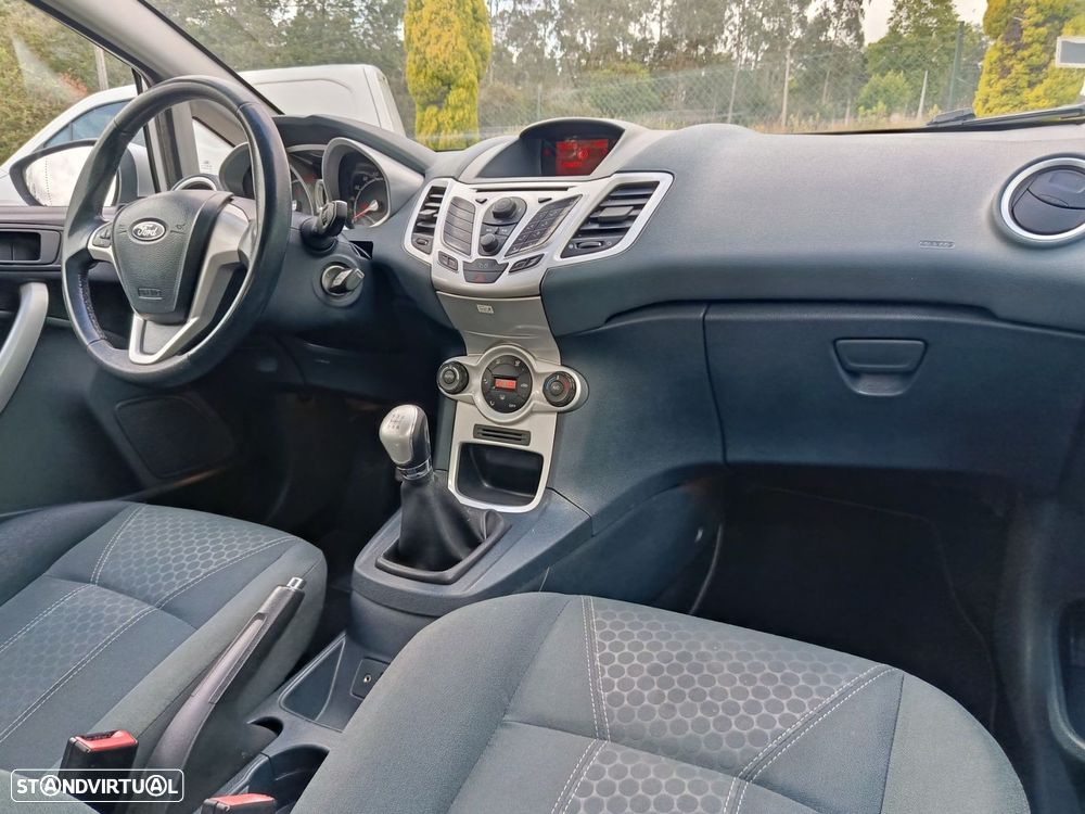 Ford Fiesta 1.4 TDCI Titanium - 23