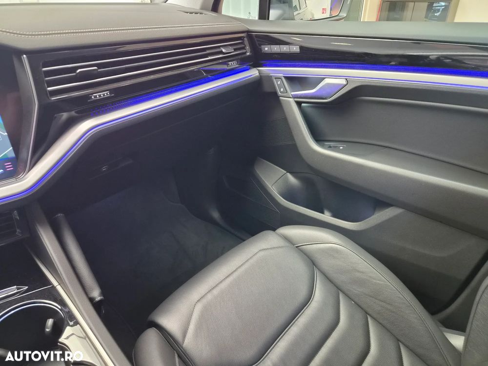 Volkswagen Touareg V6 TDI 4MOTION Elegance - 28
