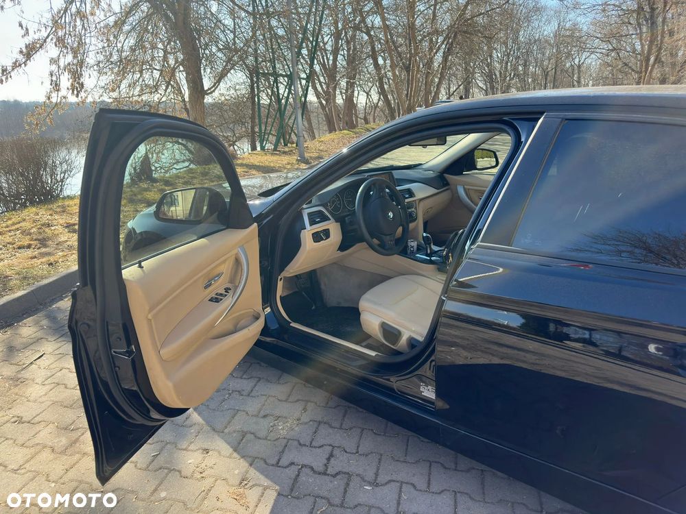 BMW Seria 3 320i - 11