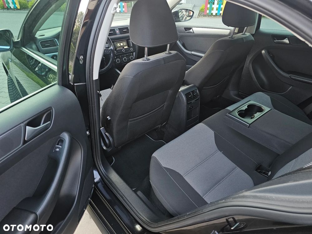 Volkswagen Jetta 1.4 Hybrid DSG Comfortline - 12