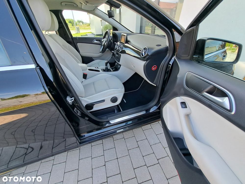 Mercedes-Benz Klasa B 180 (BlueEFFICIENCY) - 23