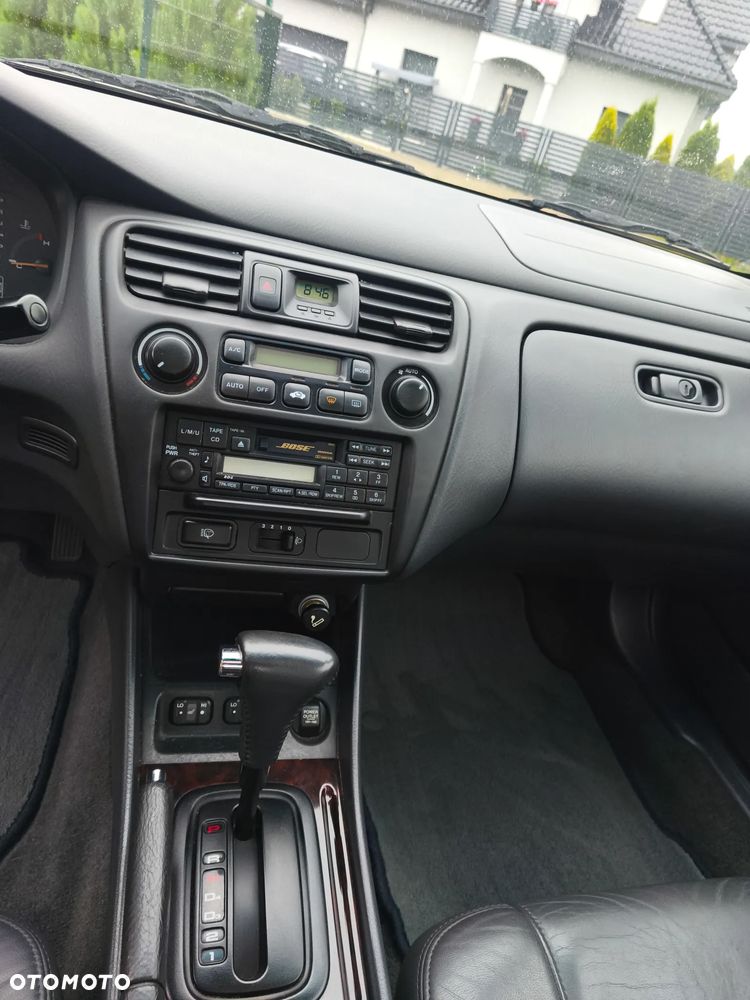 Honda Accord 3.0i ES - 25