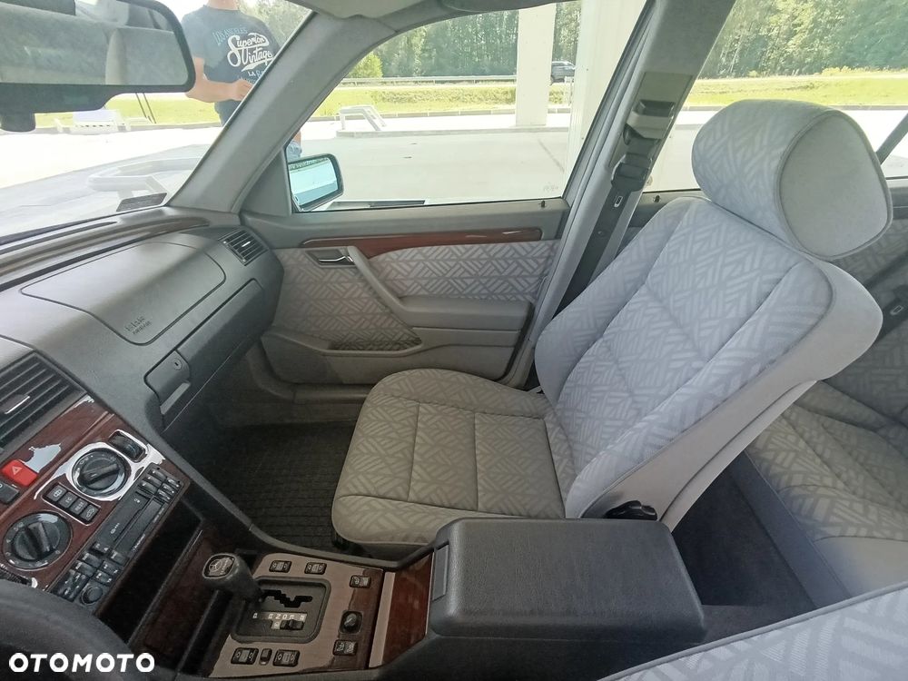 Mercedes-Benz 280 - 20