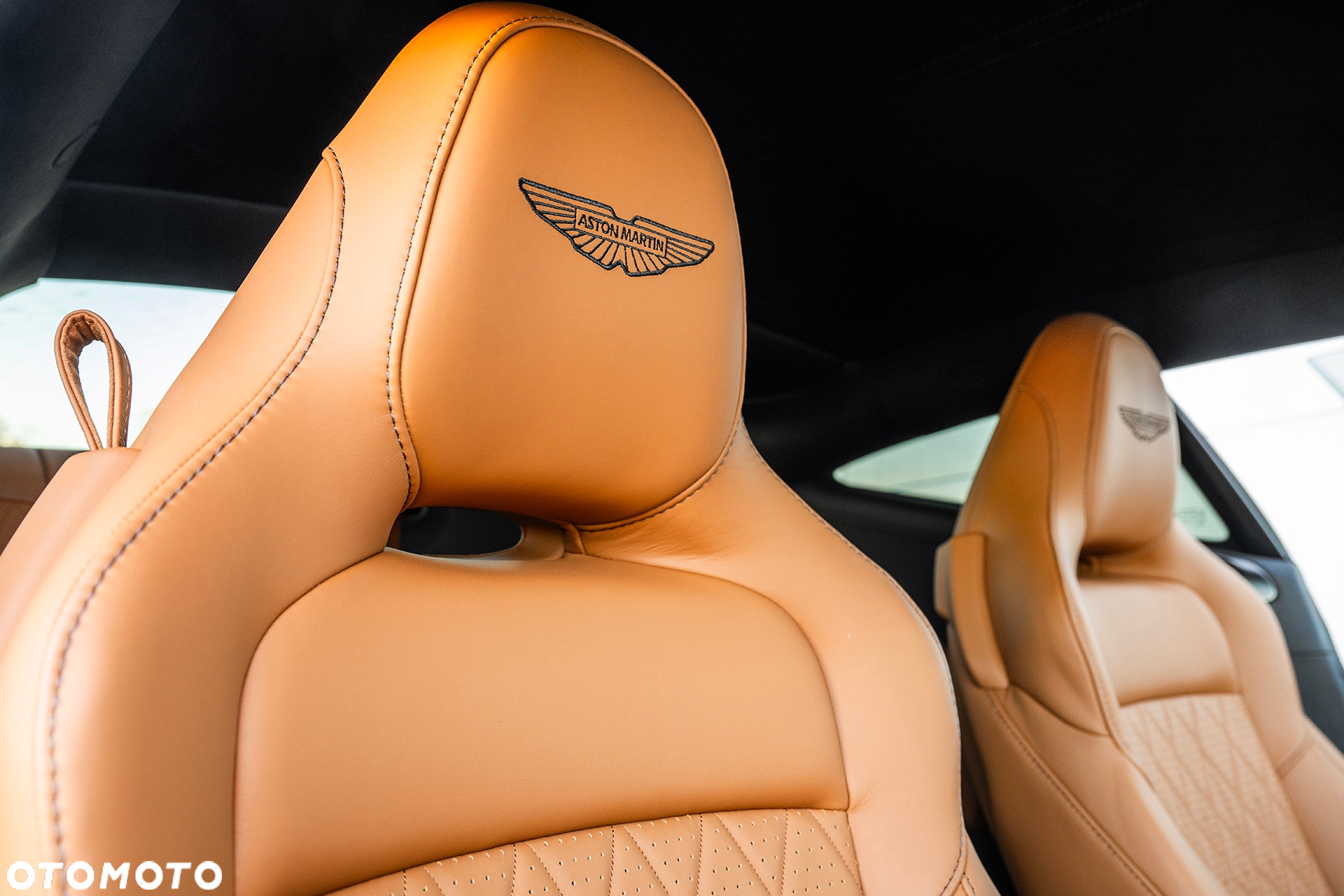 Aston Martin DB12 - 28