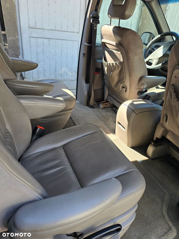Chrysler Grand Voyager 3.3L Limited - 15