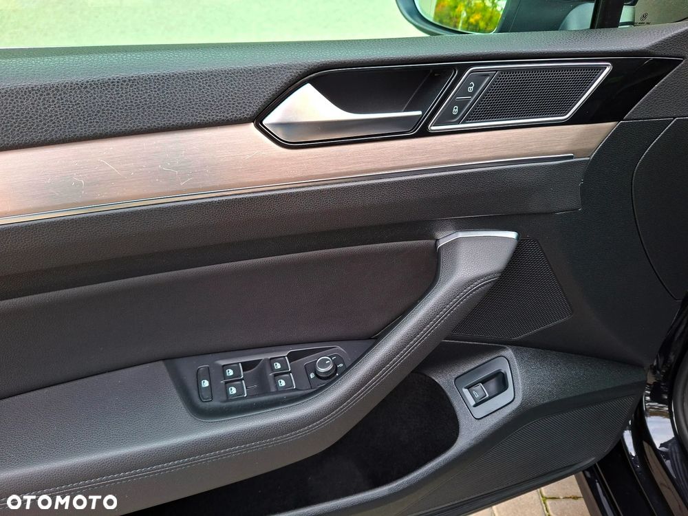 Volkswagen Passat 2.0 TDI (BlueMotion Technology) Highline - 36