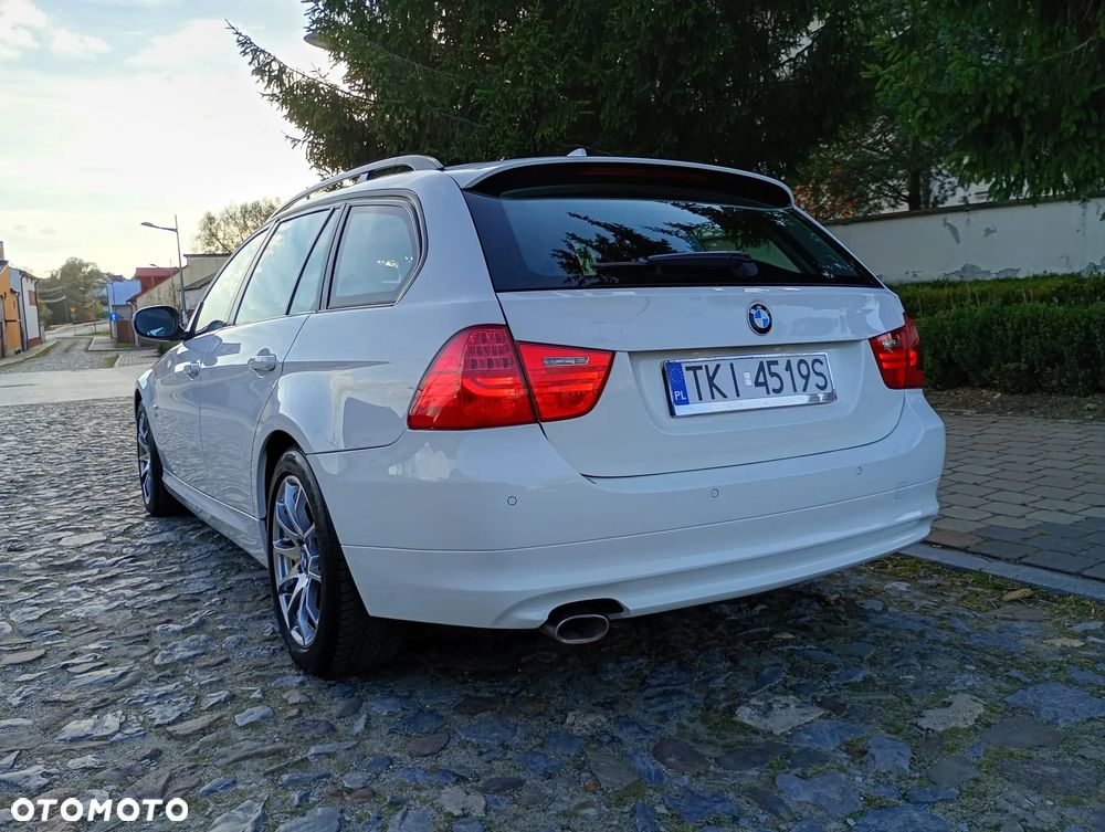 BMW Seria 3 320d xDrive DPF Touring - 2