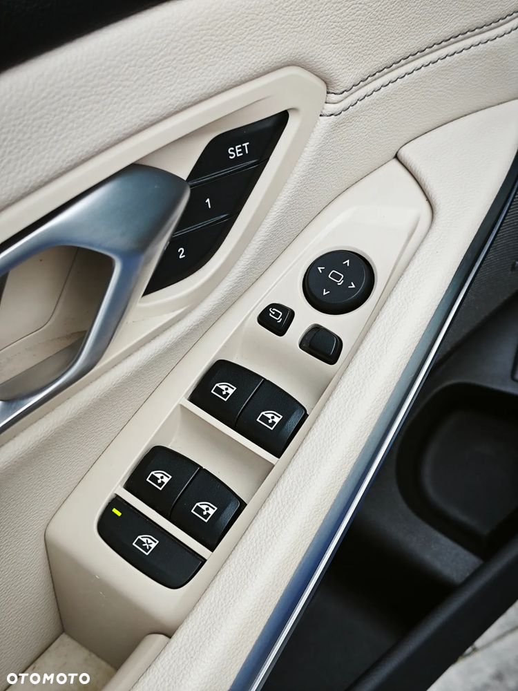 BMW Seria 3 330i M Sport - 14