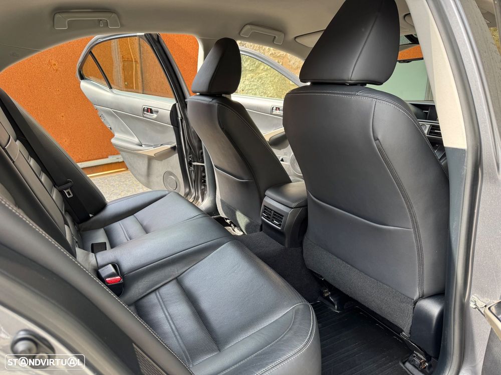 Lexus IS 300H Executive+ - 11