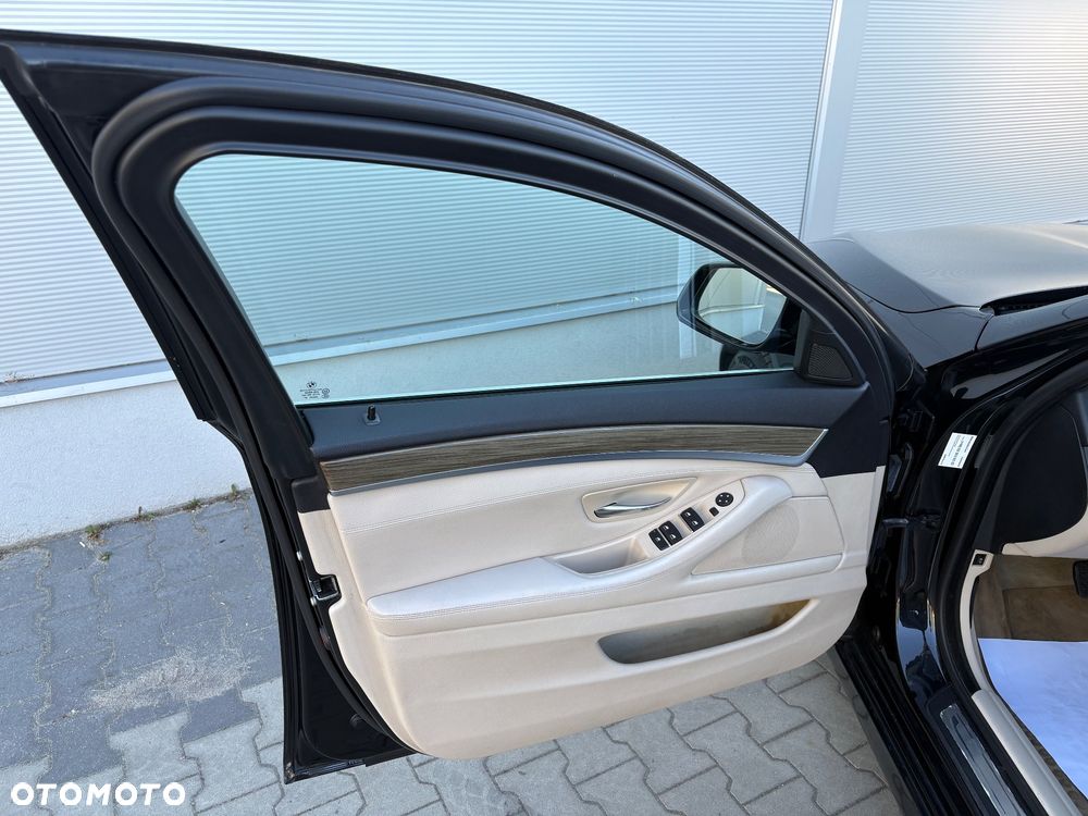 BMW Seria 5 520d xDrive Modern Line - 30