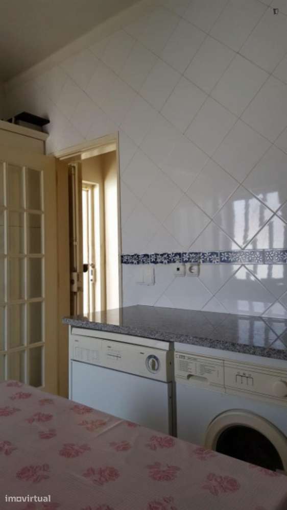 Quarto - localizado em Alto de São João Coimbra - Grande imagem: 5/13