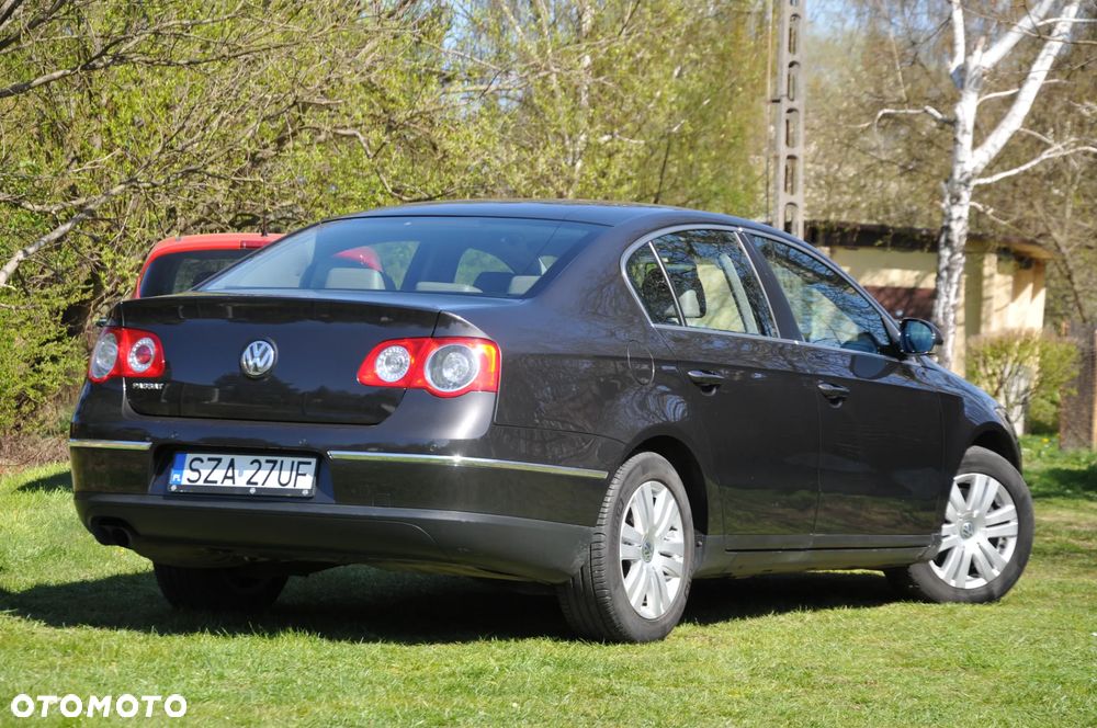 Volkswagen Passat 2.0 TDI DPF Highline - 9