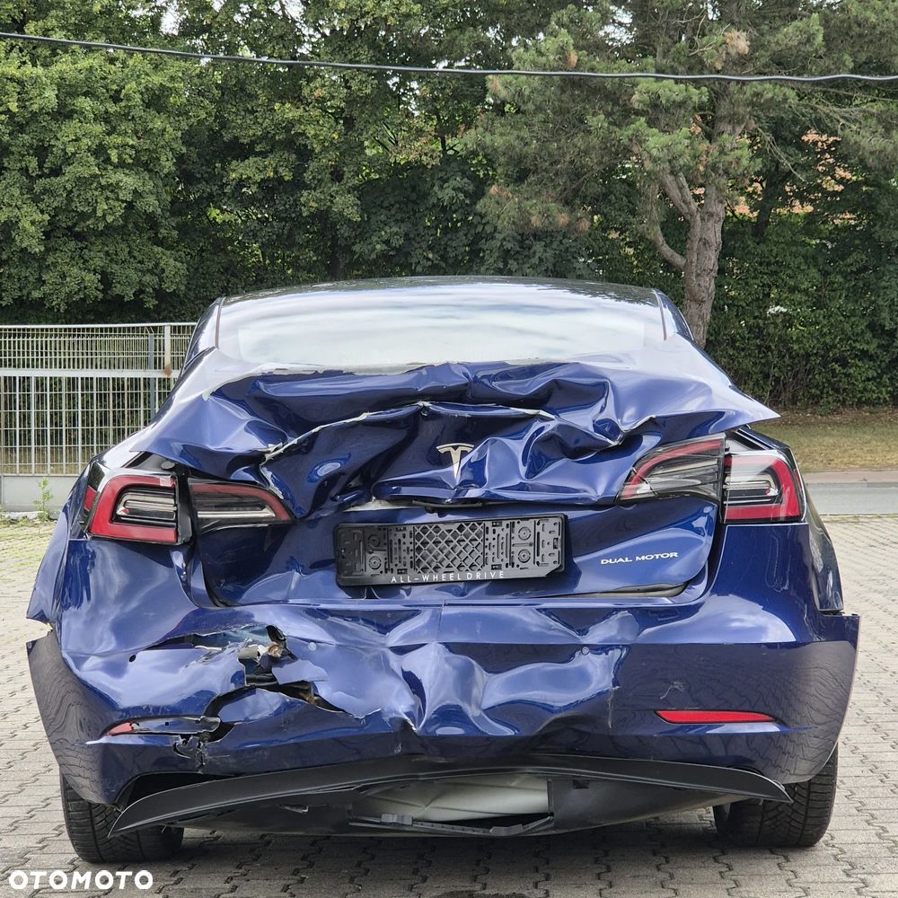 Tesla Model 3 - 5