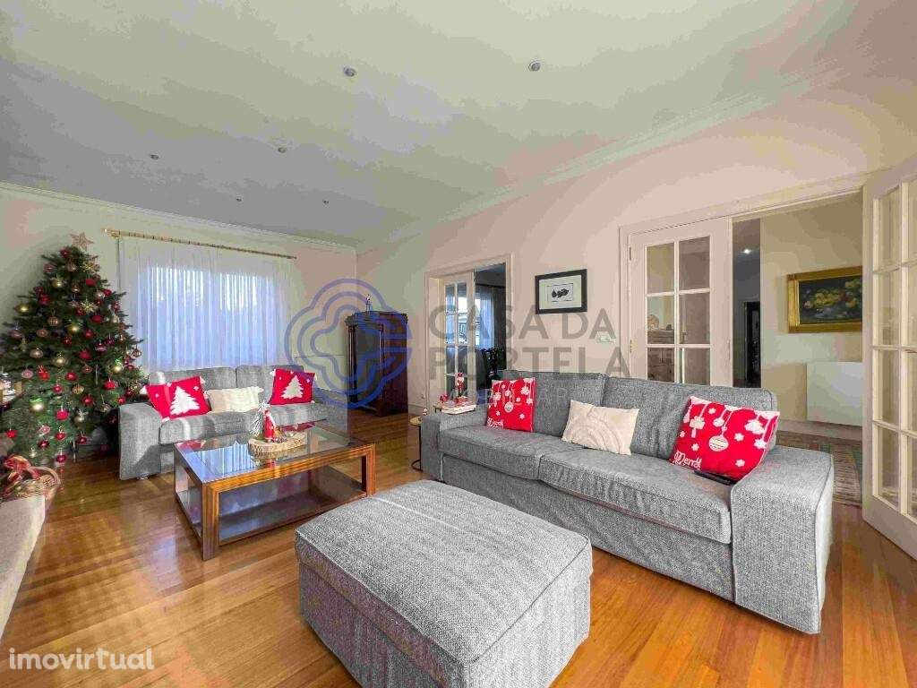 Bonita moradia térrea, T5, quatro frentes, na freguesia de Vila Franca - Grande imagem: 3/41