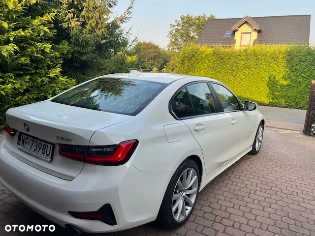 BMW Seria 3 320i - 5