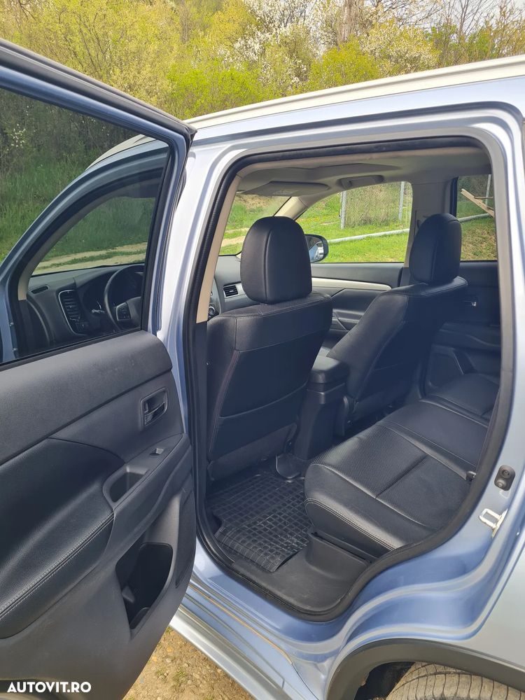 Mitsubishi Outlander 2.0 4WD - 9