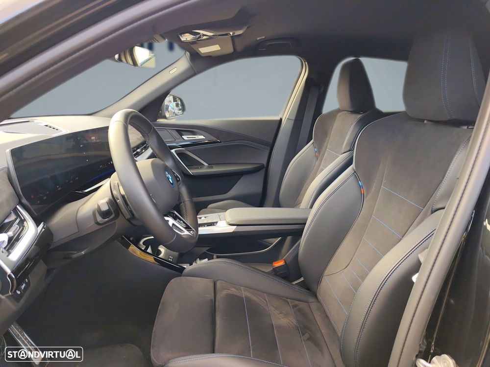 BMW iX2 eDrive20 Pack Desportivo M - 11