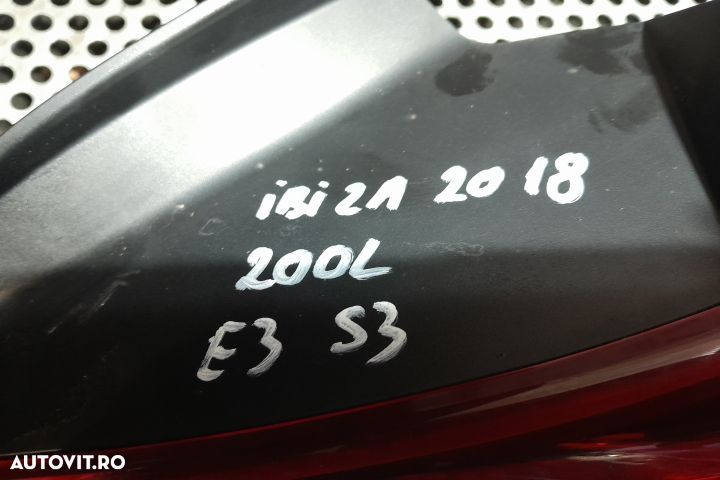 Lampa / Tripla stop dreapta pe aripa CU DEFECT SE VINDE PENTRU LEDURI - 4